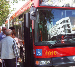 Un estudio de FACUA revela diferencias de hasta el 165% en las tarifas de los autobuses urbanos de treinta ciudades