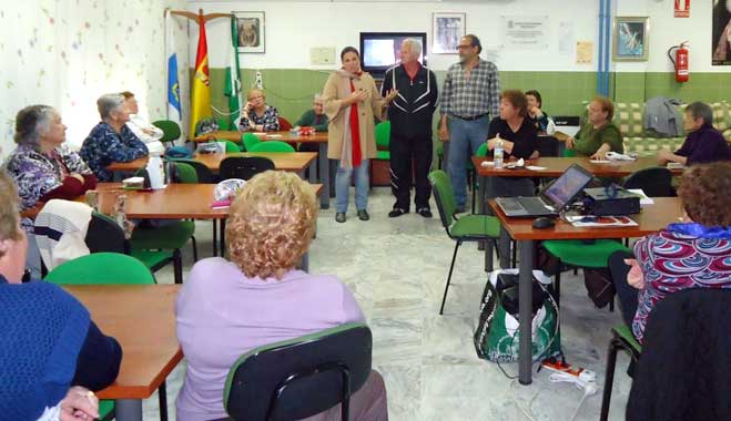 FACUA Huelva desarrolla una jornada formativa en el centro d...