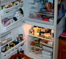 Anoche hubo un apag�n en la zona en la que resido y como consecuencia se me ha estropeado la comida que ten�a en el frigor�fico y el congelador. �Tengo derecho a solicitar que me reembolsen el importe de esos productos?