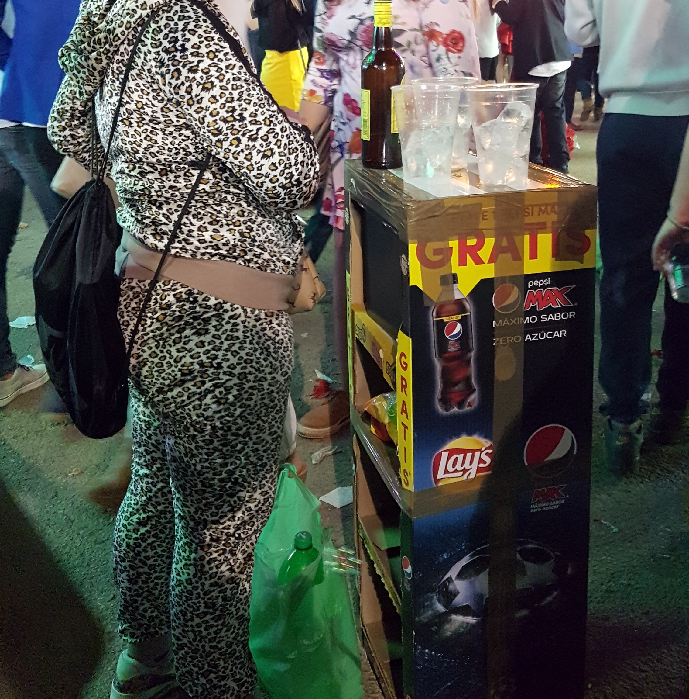 El escaso control del Ayuntamiento ha facilitado la venta de alcohol a menores en la Feria de Sevilla