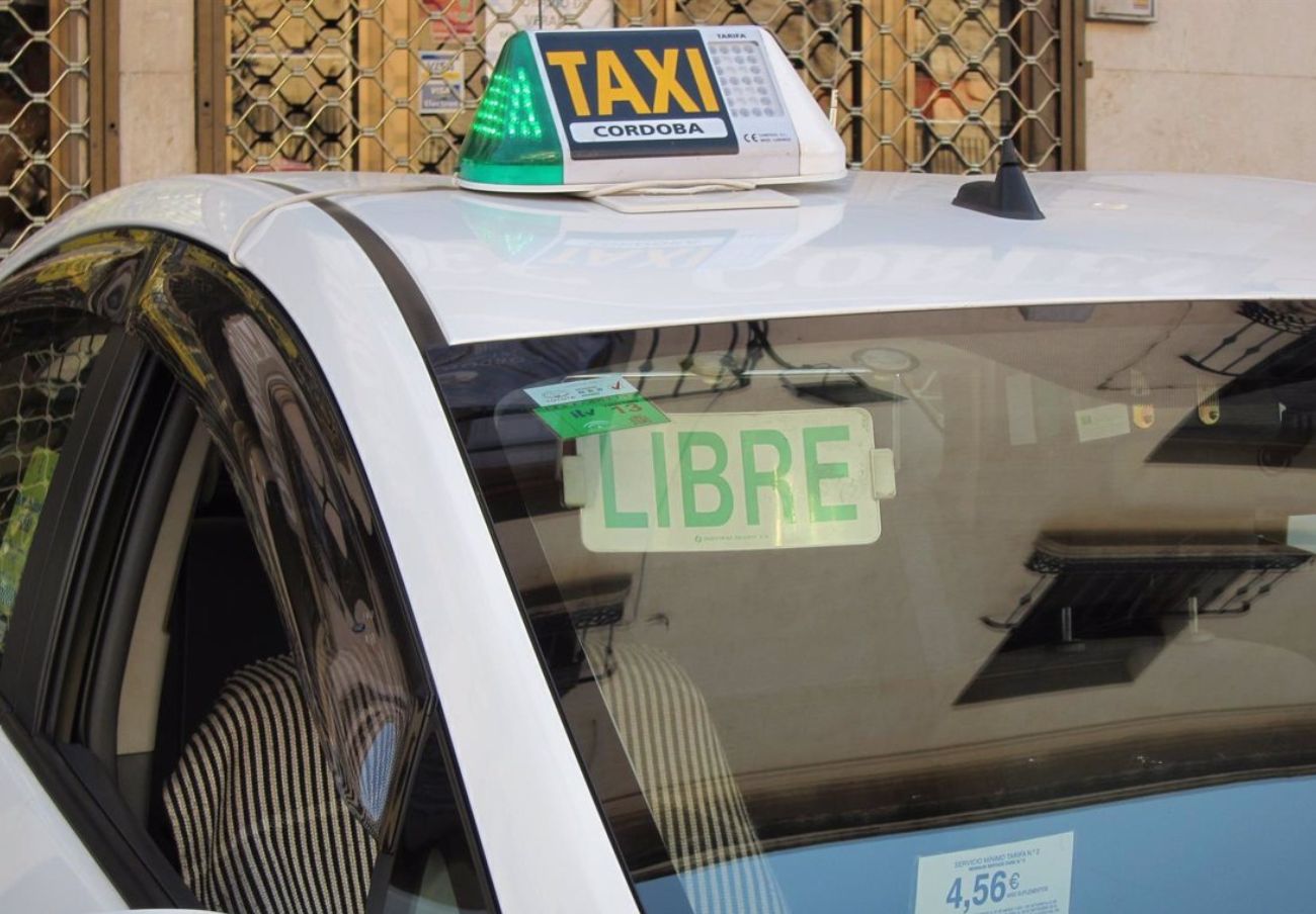 El Defensor del Pueblo da la razón a FACUA Córdoba frente al Ayuntamiento sobre la regulación del taxi