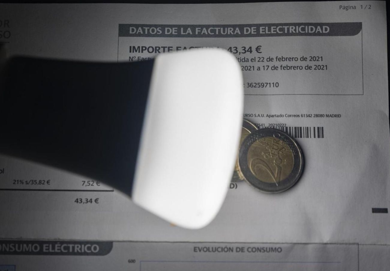 FACUA Sevilla imparte dos formaciones sobre el suministro eléctrico y los requisitos del bono social