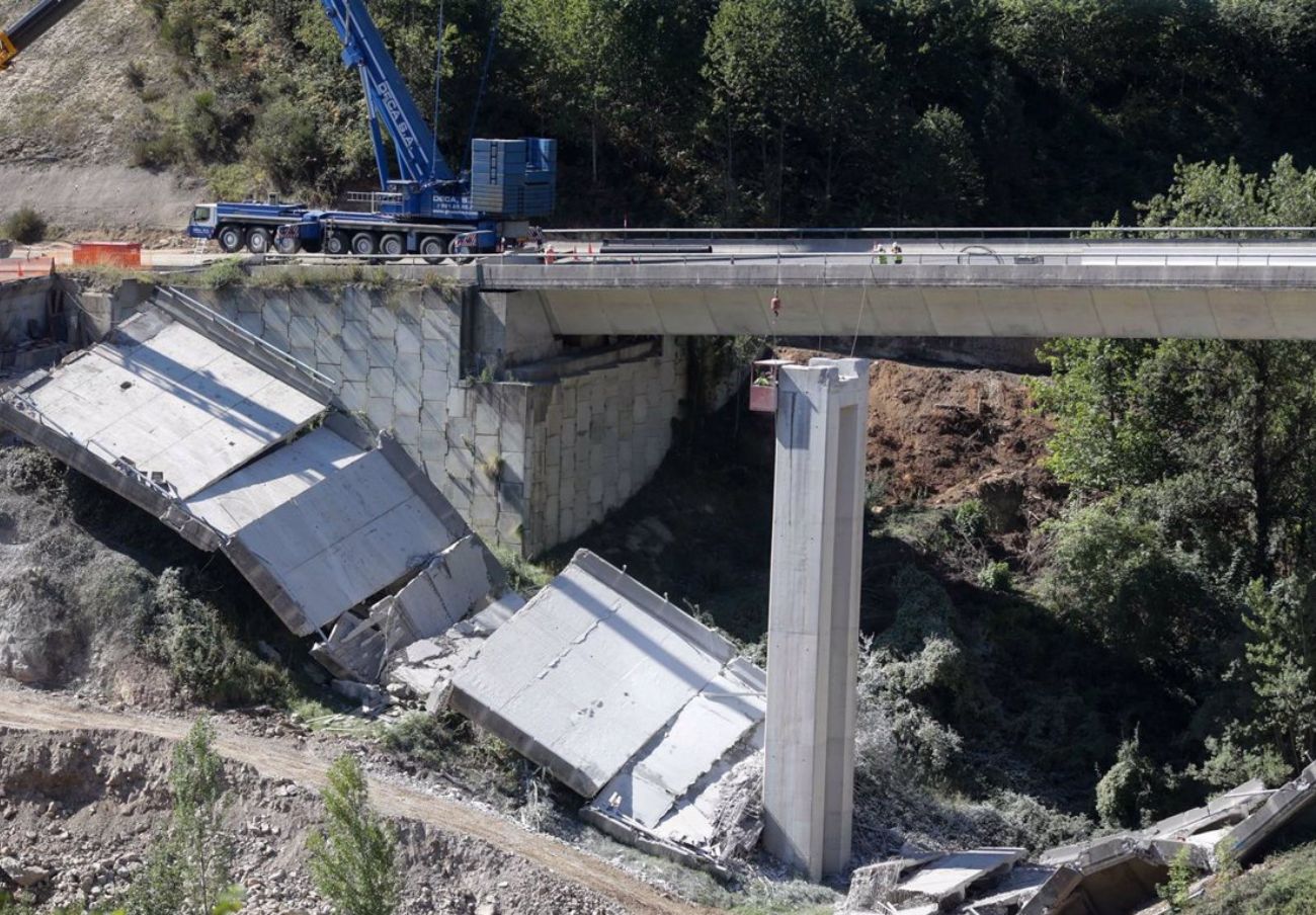 El Ministerio de Transportes rectifica: reconstruirá al mismo tiempo los viaductos de O Castro en Galicia