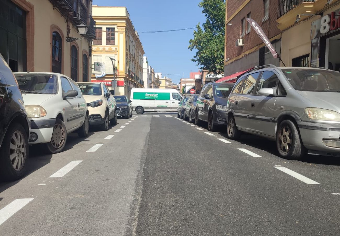 FACUA Sevilla exige al Ayuntamiento que aborde la mejora de la calle Bécquer tras la chapuza de asfaltado