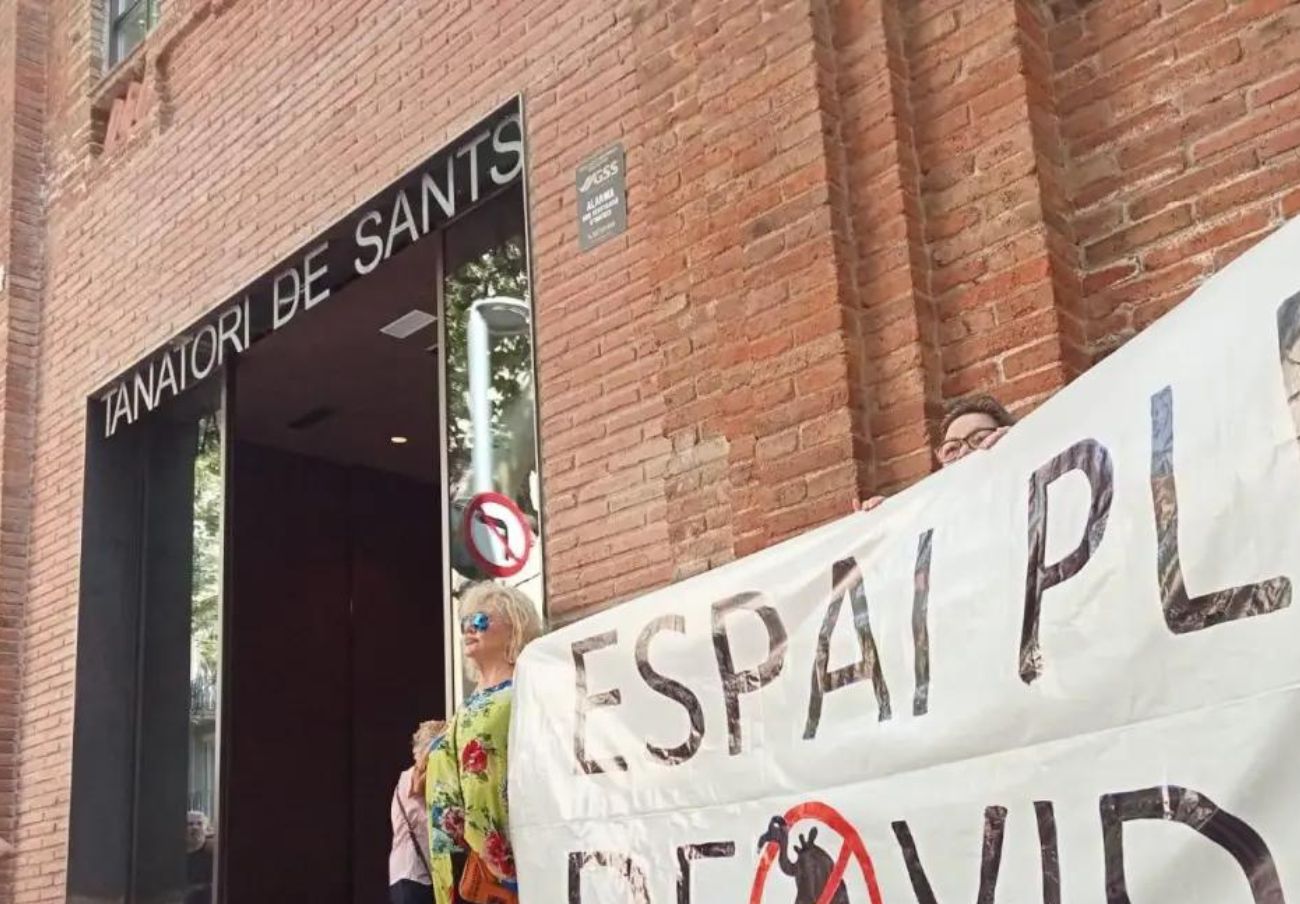 FACUA Catalunya s'uneix a les crítiques al Tanatori de Sants a Barcelona pel trànsit de taüts