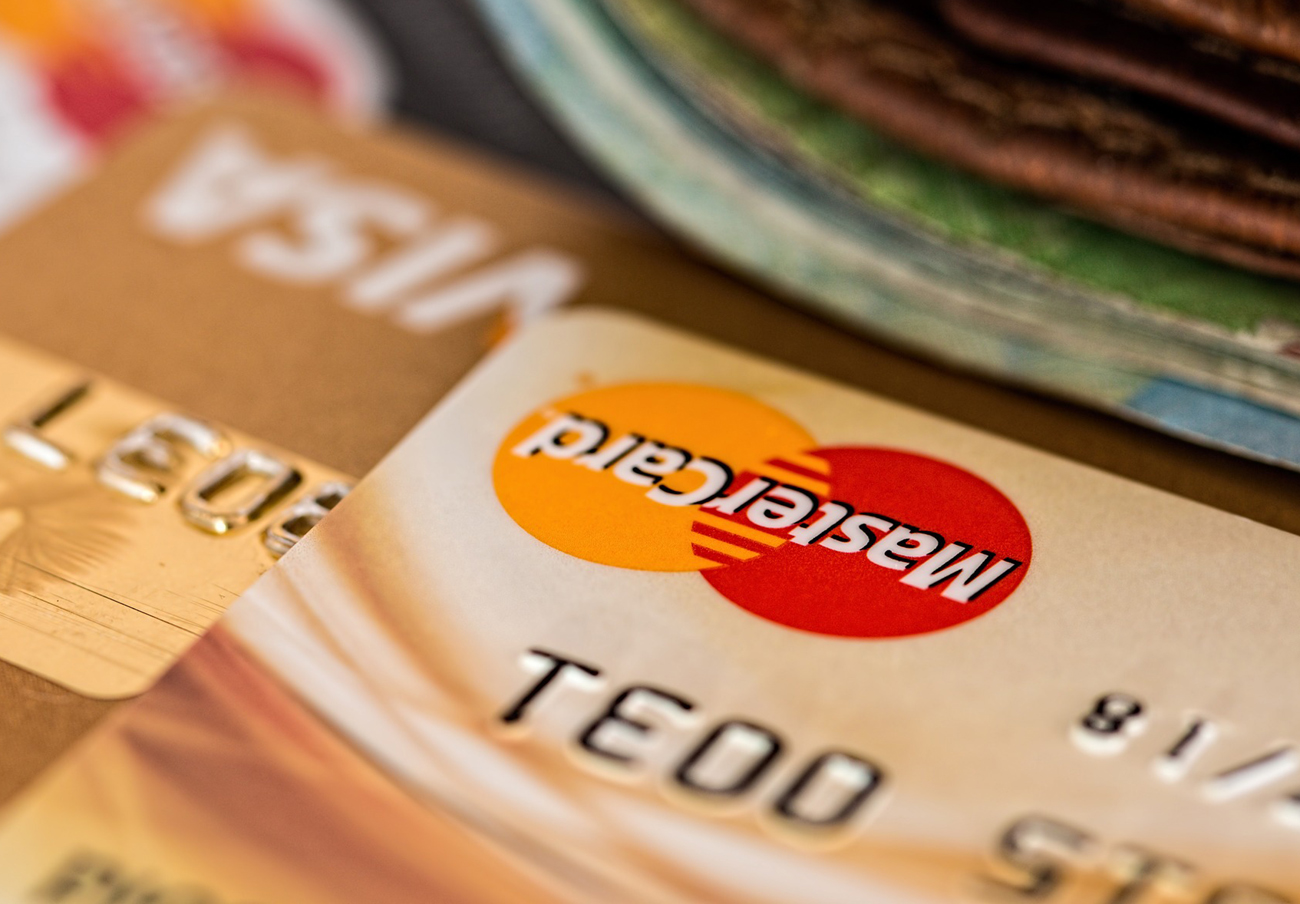 Dos detenidos en Gran Canaria por completar al menos 35 compras online con tarjetas fraudulentas