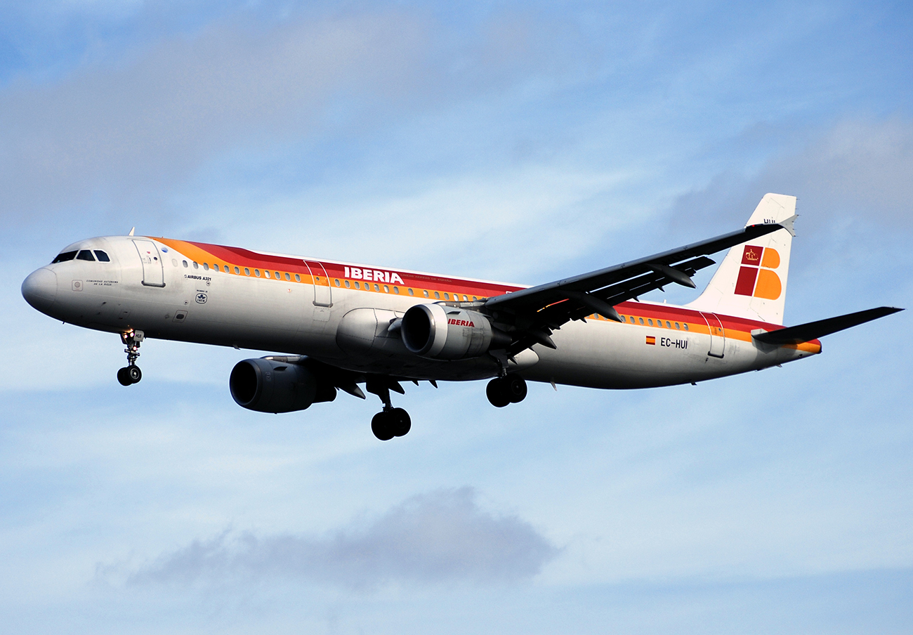 Iberia, condenada a indemnizar a una socia de FACUA con 380 euros tras extraviarle una maleta tres días Iberia, condenada a indemnizar a una socia de FACUA con 380 euros tras extraviarle una maleta tres días