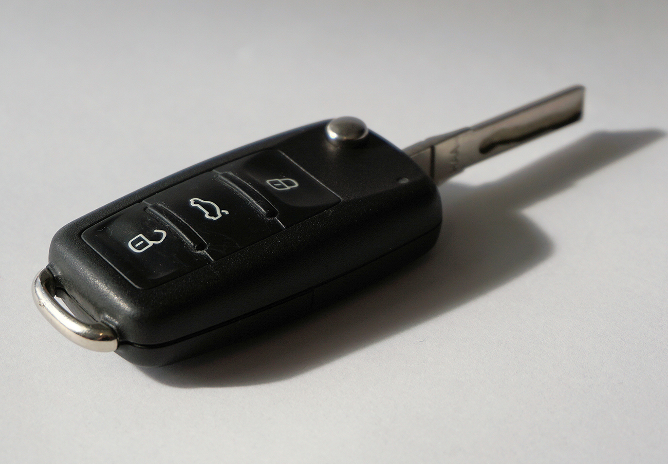 Un error informático permite 'hackear' a distancia más de cien millones de coches Un error informático permite 'hackear' a distancia más de cien millones de coches