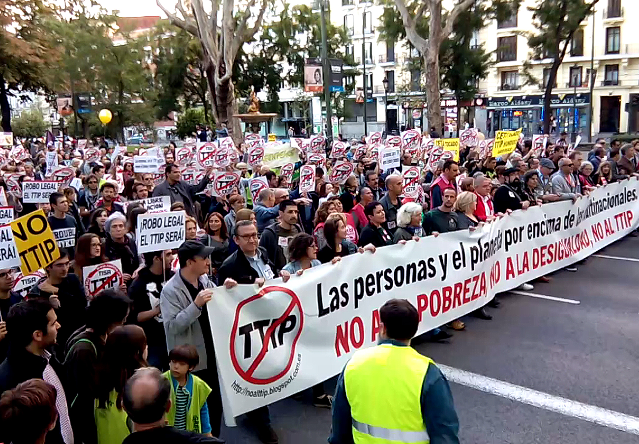 Multitudinaria manifestación en Madrid contra el TTIP y el CETA el pasado mes de octubre. | Imagen: FACUA.