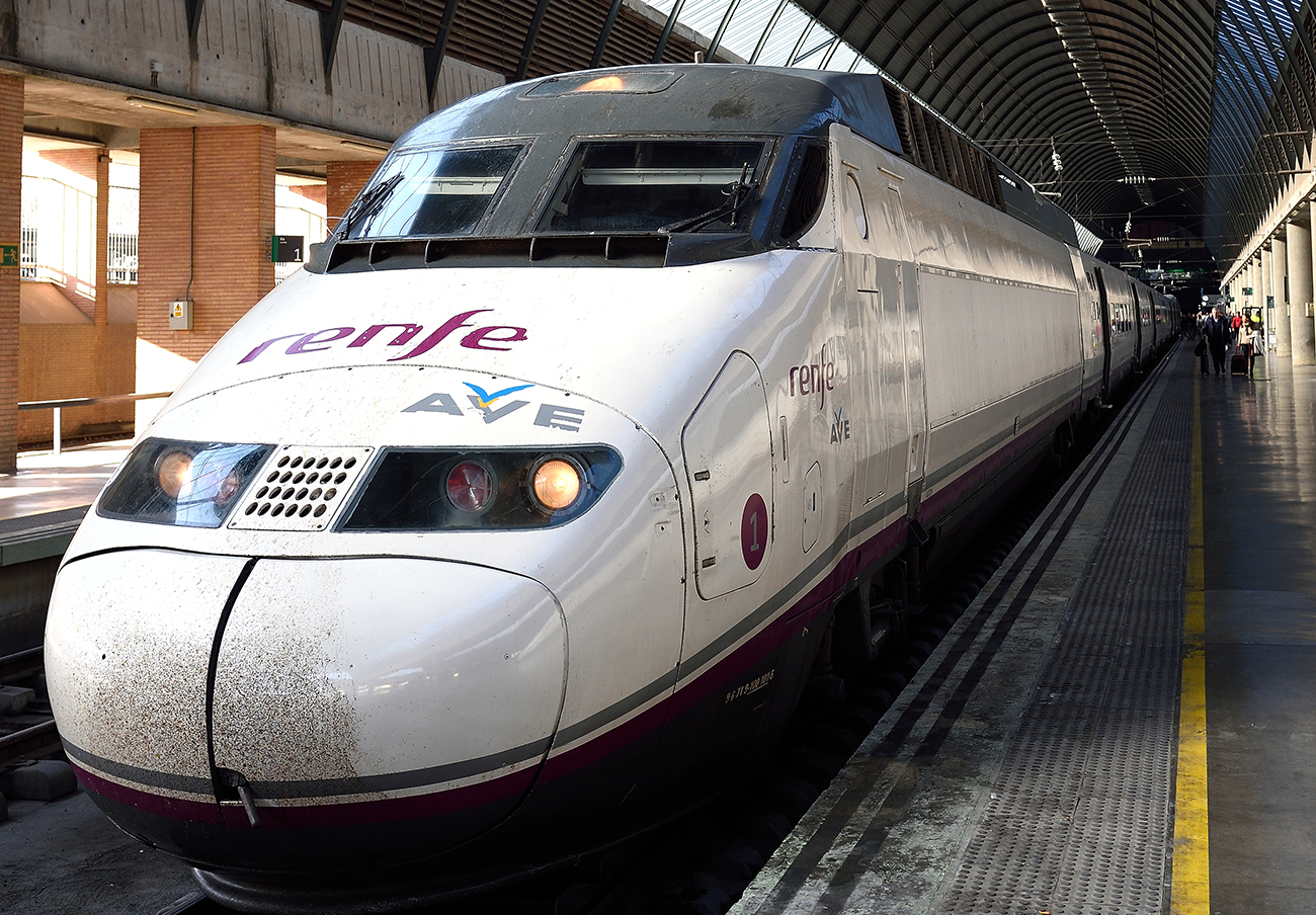 Renfe sustituirá en julio sus líneas 902: las reclamaciones serán atendidas en un número gratuito Renfe sustituirá en julio sus líneas 902: las reclamaciones serán atendidas en un número gratuito