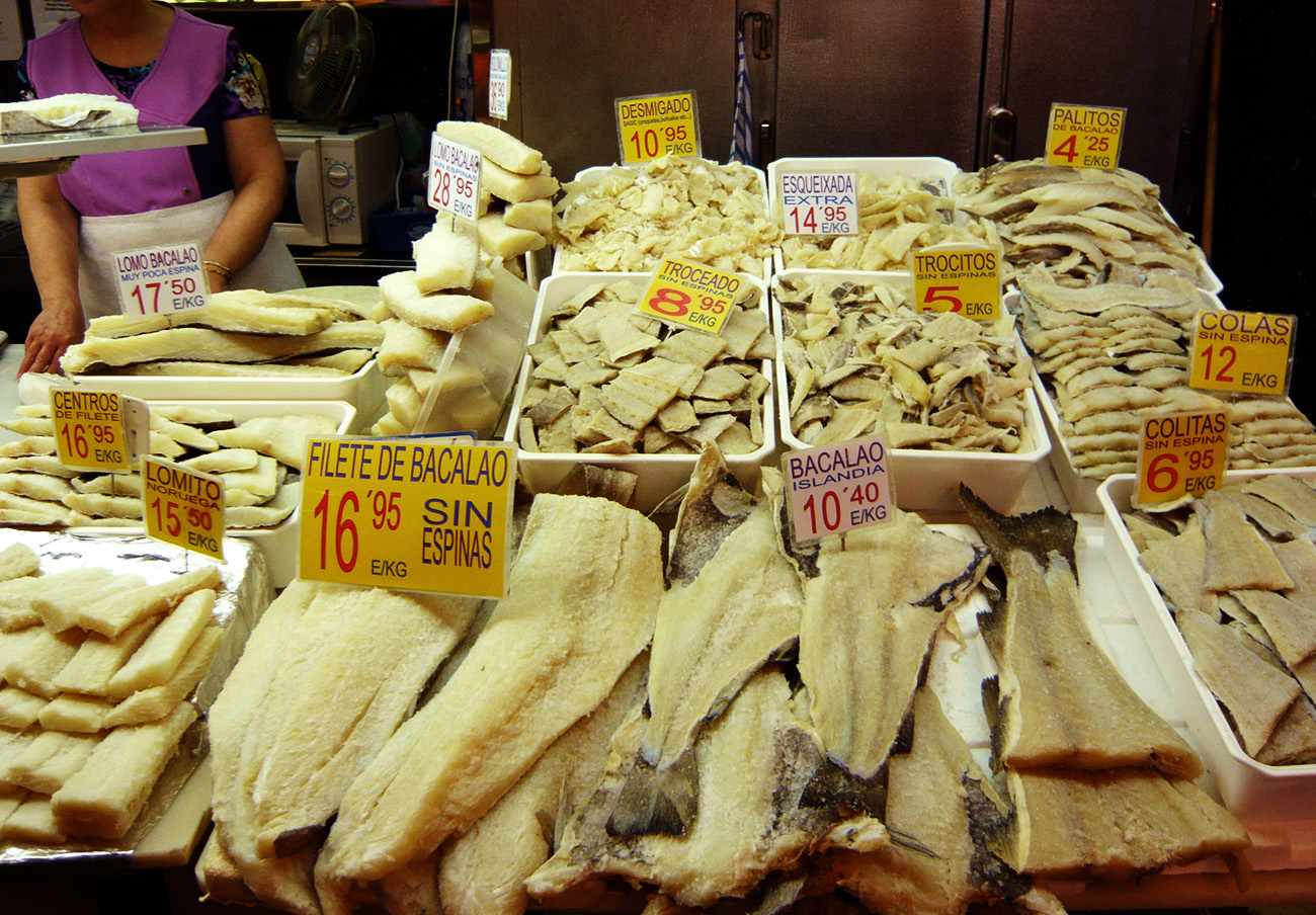 Puesto de venta de bacalao. Imagen: flickr.com_wordridden (CC BY 2.0).
