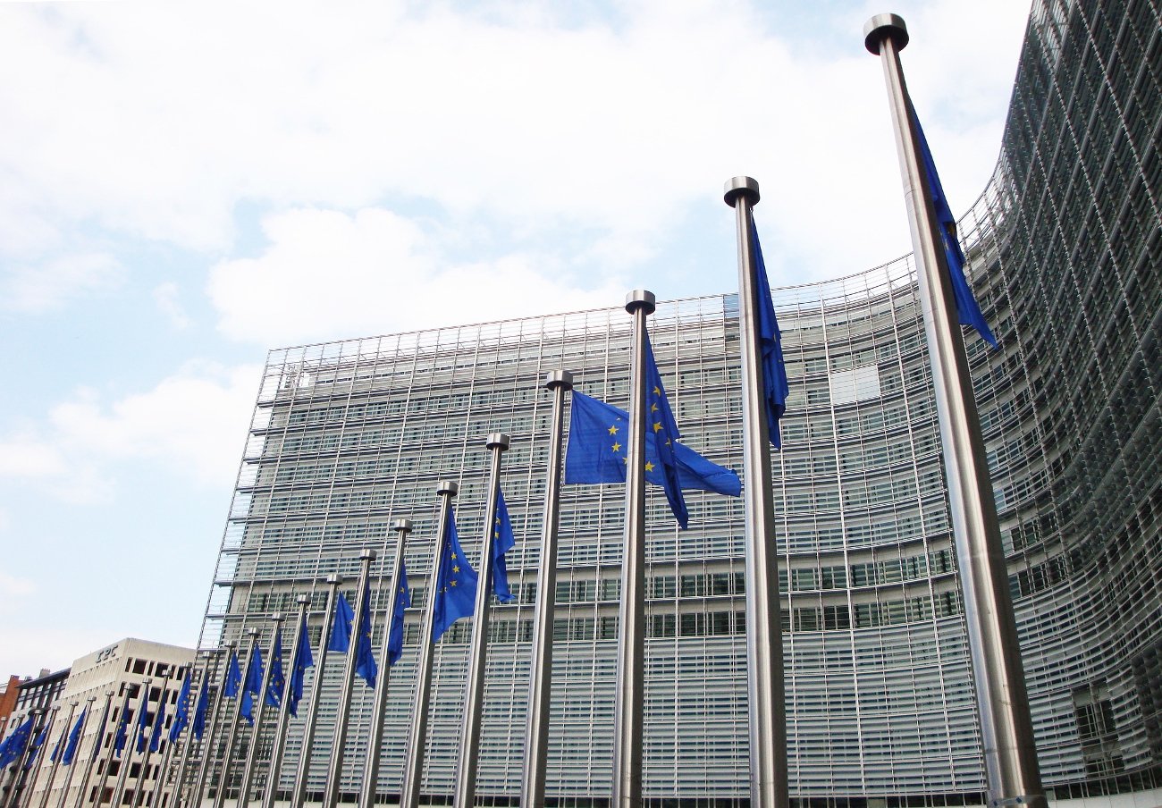 Bruselas multa con 254 millones de euros a ocho fabricantes japoneses de condensadores por pactar precios
