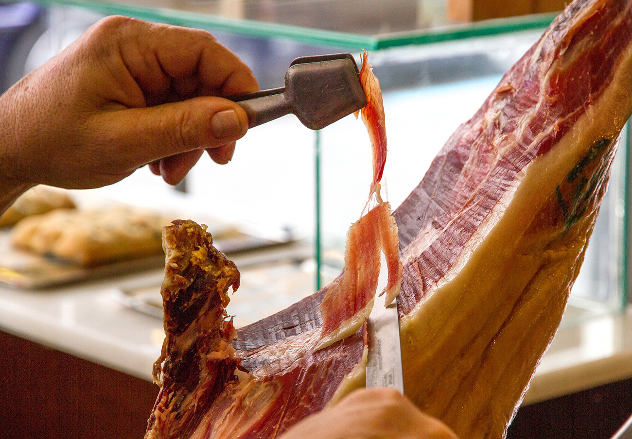 FACUA insta a la Generalitat valenciana a que publique las marcas de las carnes insalubres intervenidas