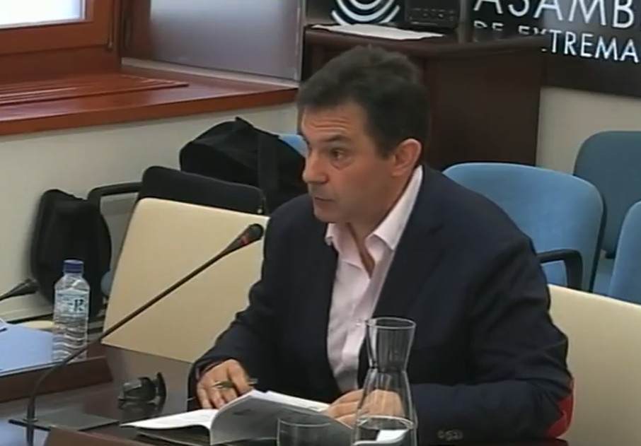 FACUA Extremadura pide en la Asamblea que se establezca un mayor control sobre los comercios ambulantes