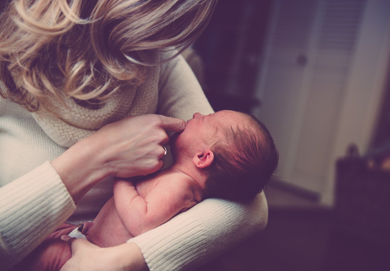 La lactancia materna exclusiva disminuye las probabilidades de que algunos niños padezcan eccema 