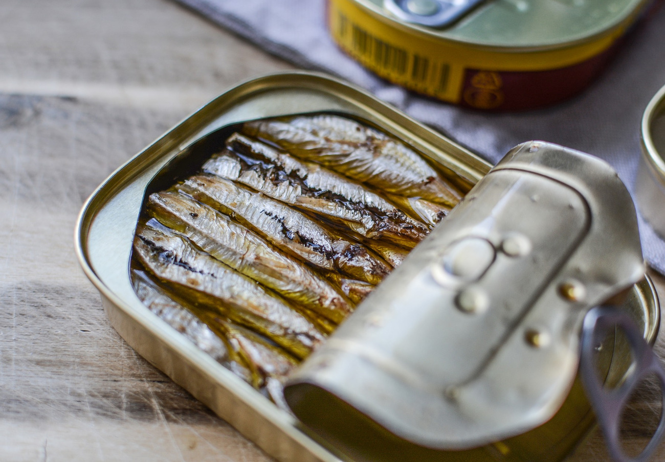Detectan sulfitos no declarados en sardinas saladas marca Angomar, alerta FACUA