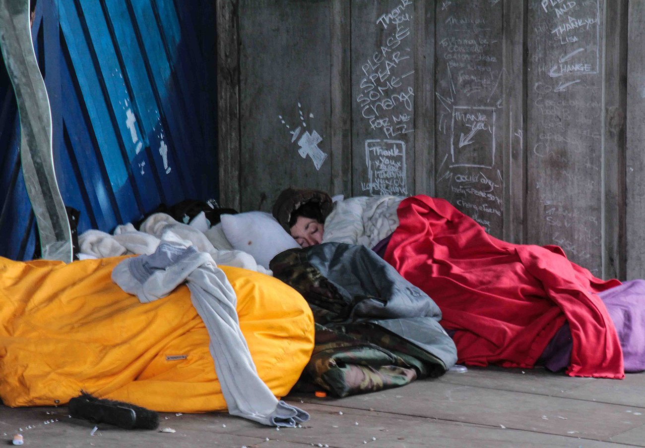 Las personas sin hogar son invisibles para el resto de la ciudad. | Imagen: Maureen Barlin (flickr.com) (CC BY-NC-ND 2.0).