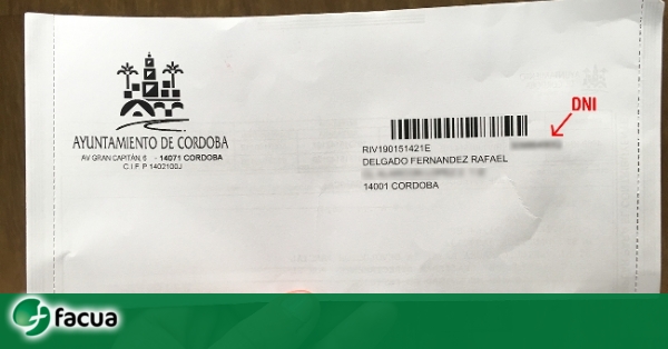 El Ayuntamiento de Córdoba, denunciado por mostrar los DNI en los sobres del impuesto de vehículos