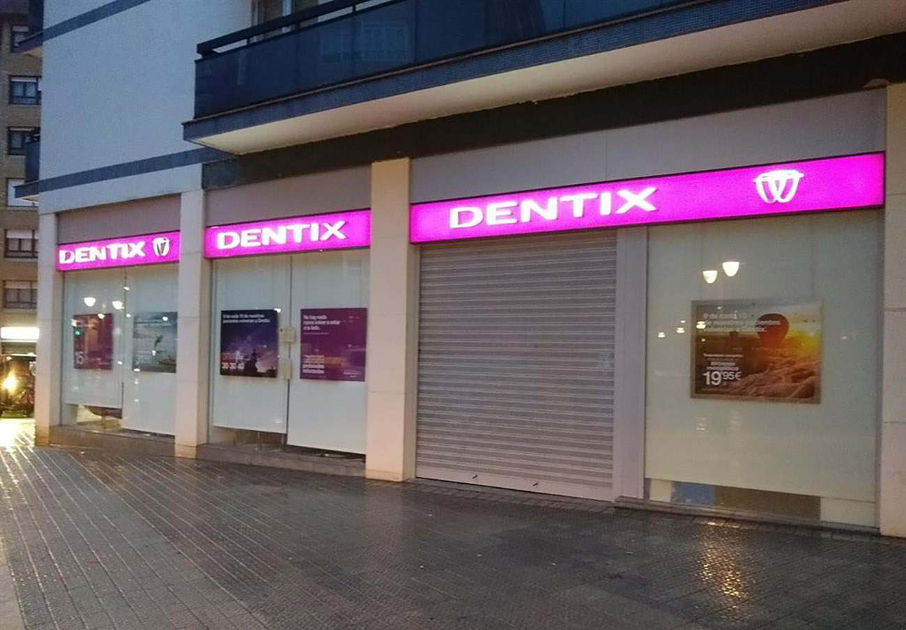 Dentix intentó cobrar a un usuario 830 euros por la extracción de un diente