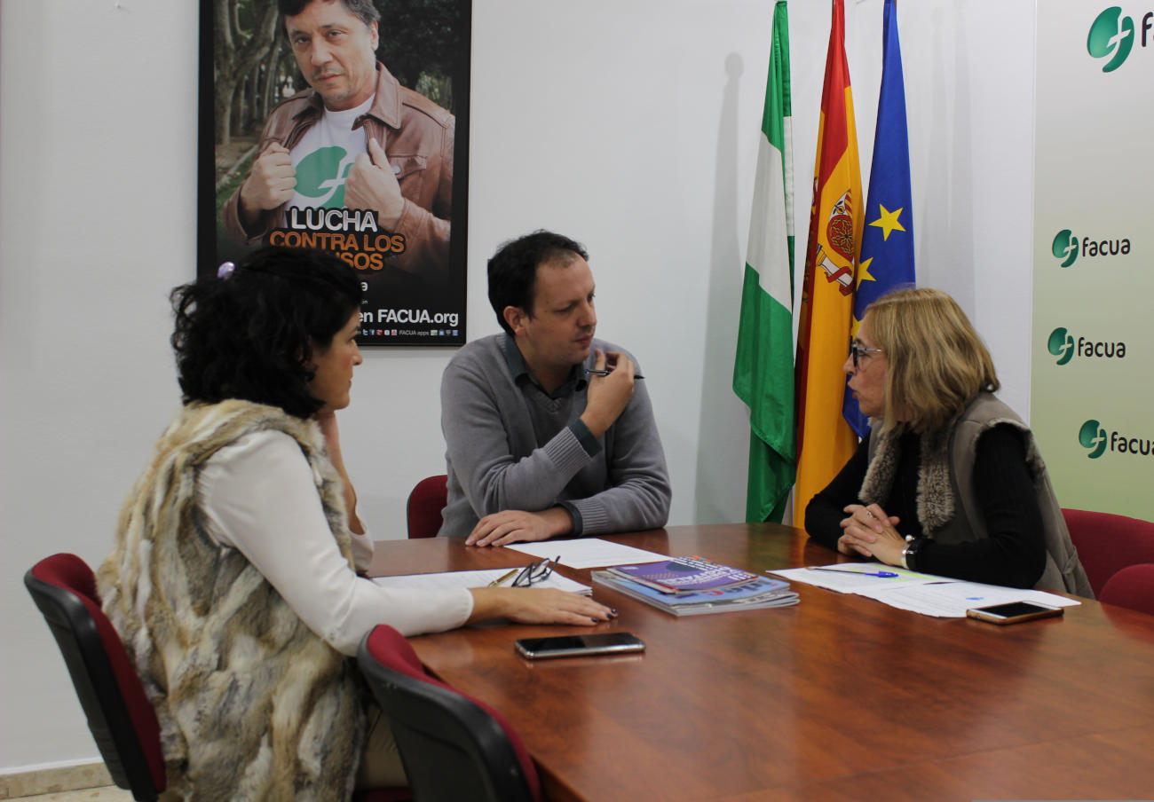 El coordinador de transportes de la asociación brasileña IDEC Rafael Calabria visita FACUA y su Fundación