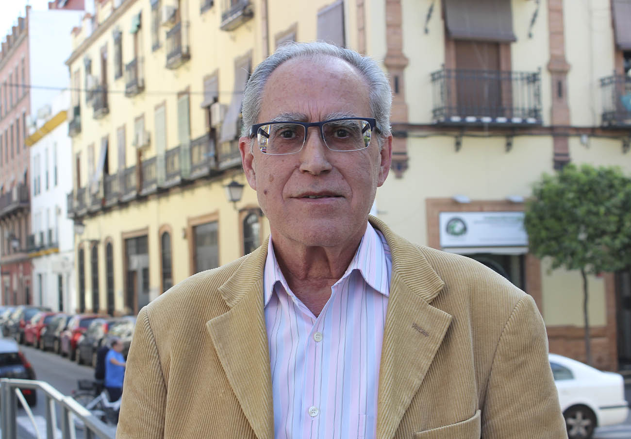 El fundador de FACUA, Paco Sánchez Legrán, recibirá la Medalla de Sevilla