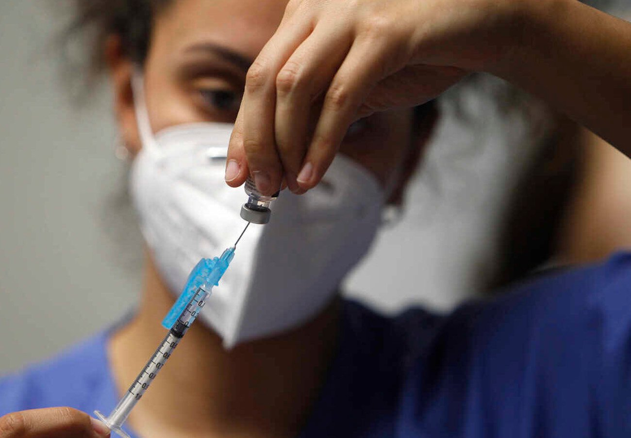 FACUA considera prematuro que los vacunados puedan moverse libremente dadas las advertencias de la OMS