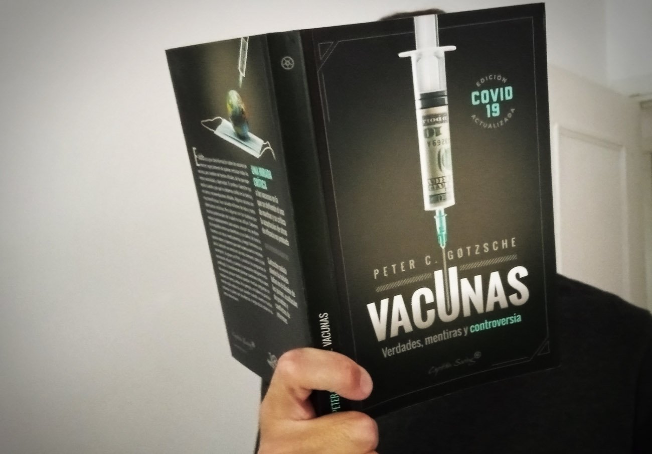 Cubierta del libro 'Vacunas. Verdades, mentiras y controvesia'. | Imagen: Ángeles Castellano. 