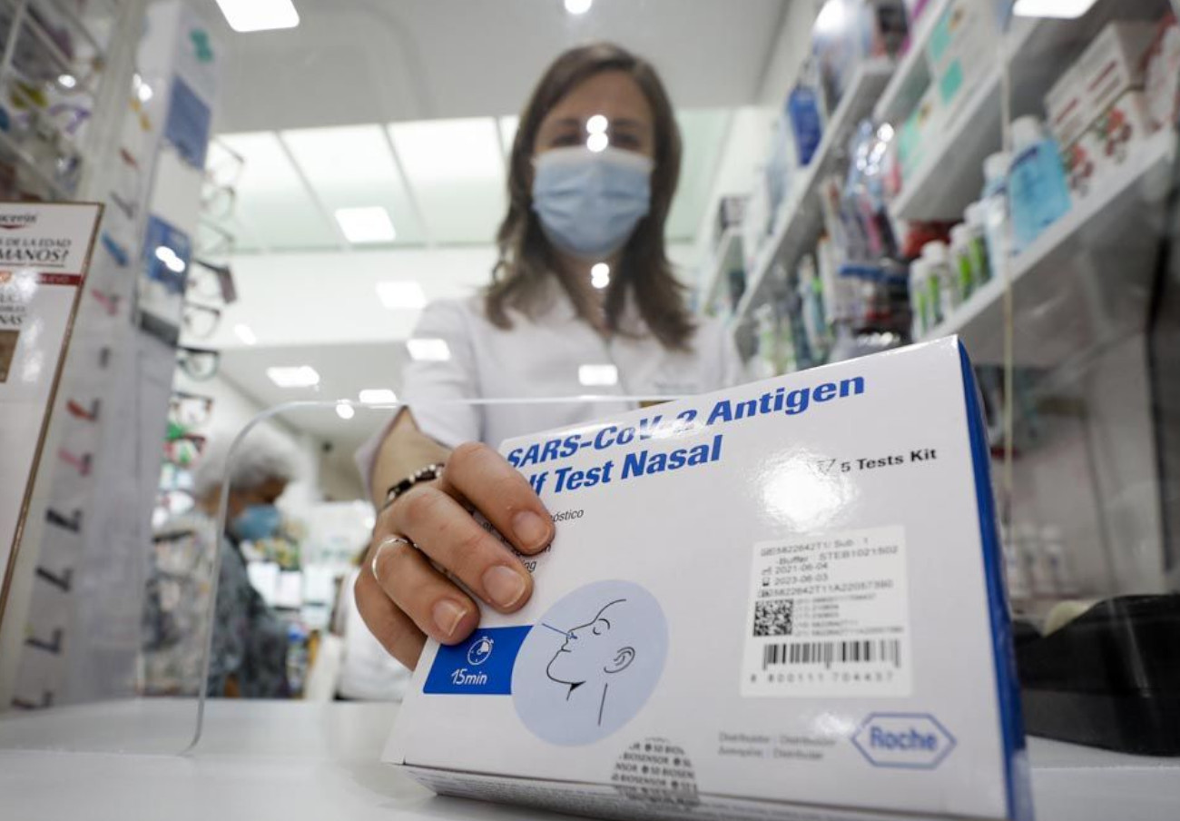 El Consejo de Ministros aprueba la venta sin receta de test de antígenos en farmacias 