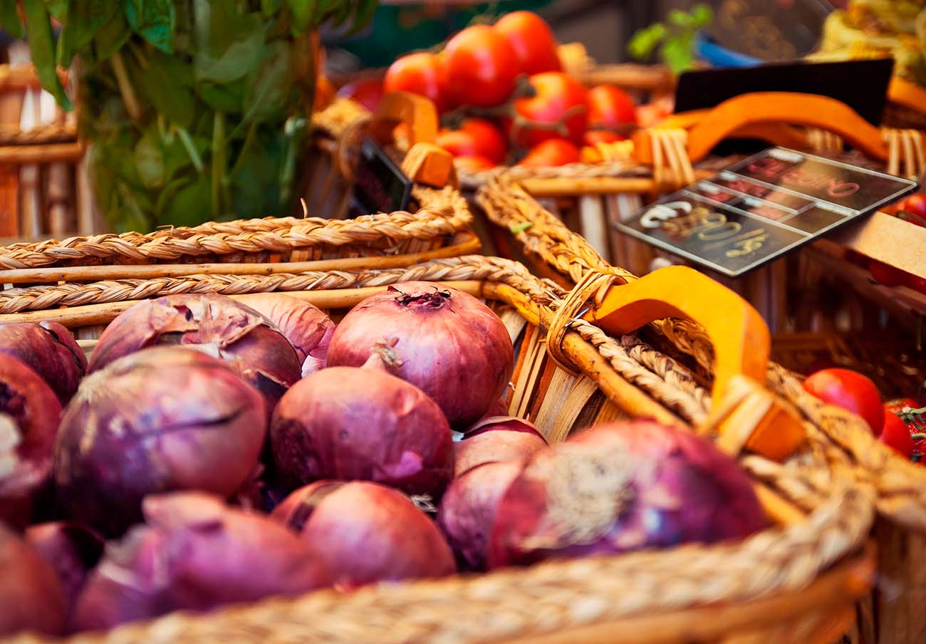 FACUA critica que el Gobierno autorice la venta de alimentos con la fecha de consumo preferente vencida