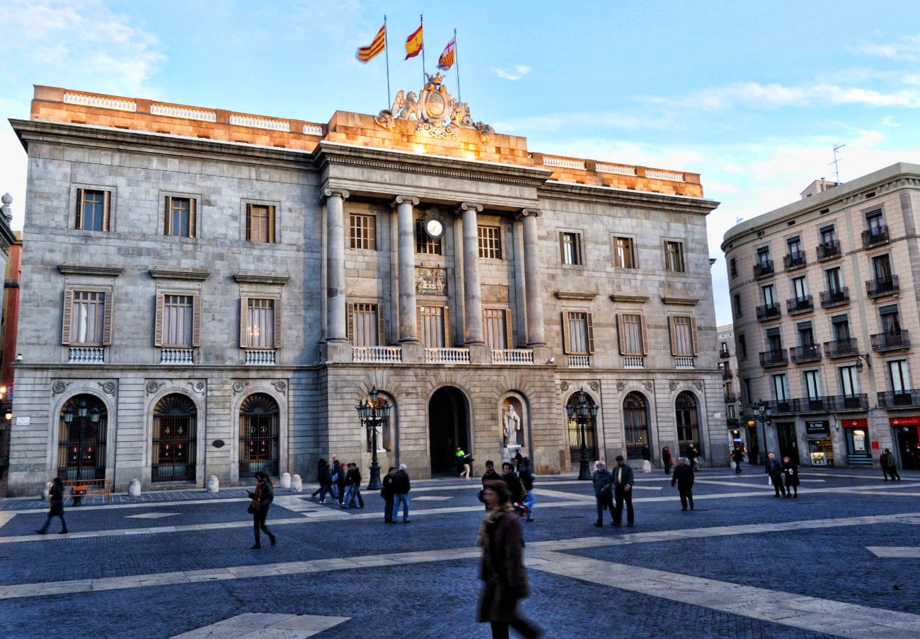 El Ayuntamiento de Barcelona exigirá a los bancos hacer públicas sus operaciones en paraísos fiscales 