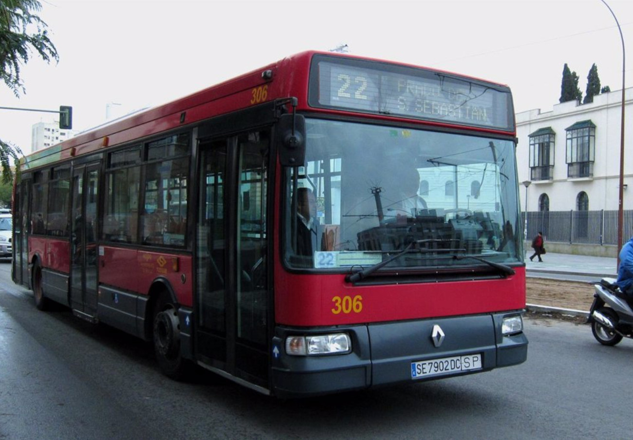 FACUA denuncia a 42 compañías de autobuses urbanos por no ofrecer líneas gratuitas de atención al usuario