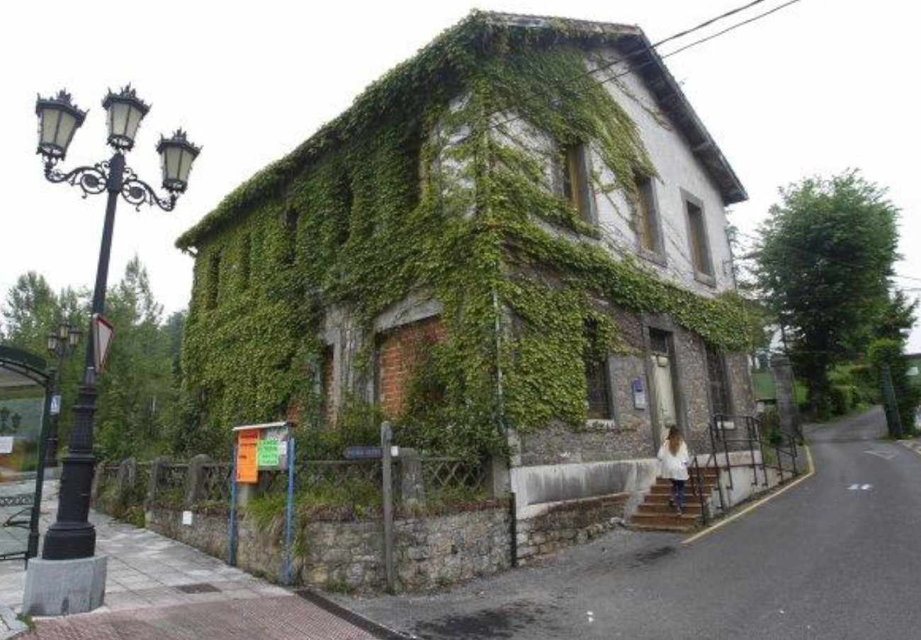 Abandonado desde 2017: FACUA Asturias exige la rehabilitación del centro de salud La Manjoya