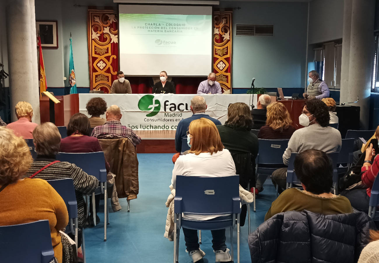 FACUA Madrid imparte un taller sobre los derechos de los consumidores y usuarios en materia bancaria