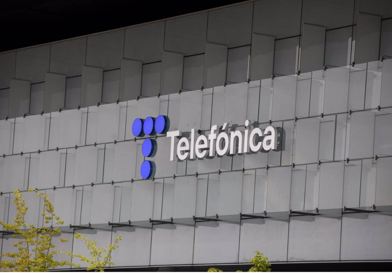 La CNMC sanciona a Telefónica con 3 millones de euros por denegar el acceso a sus infraestructuras