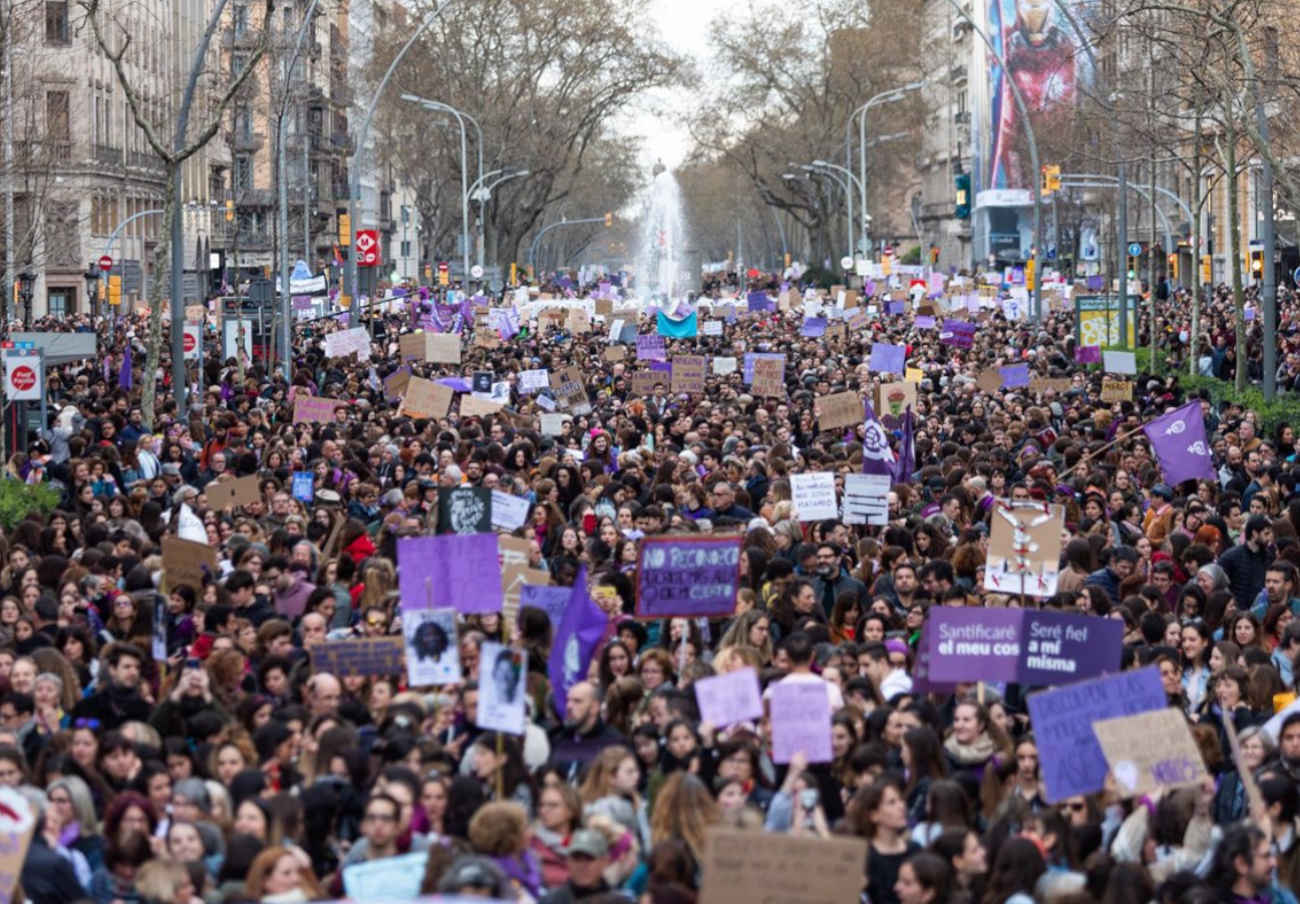 Feministas 8M protesta porque un club de Jaén ofrezca mil euros a la mujer "que más hombres se tire"