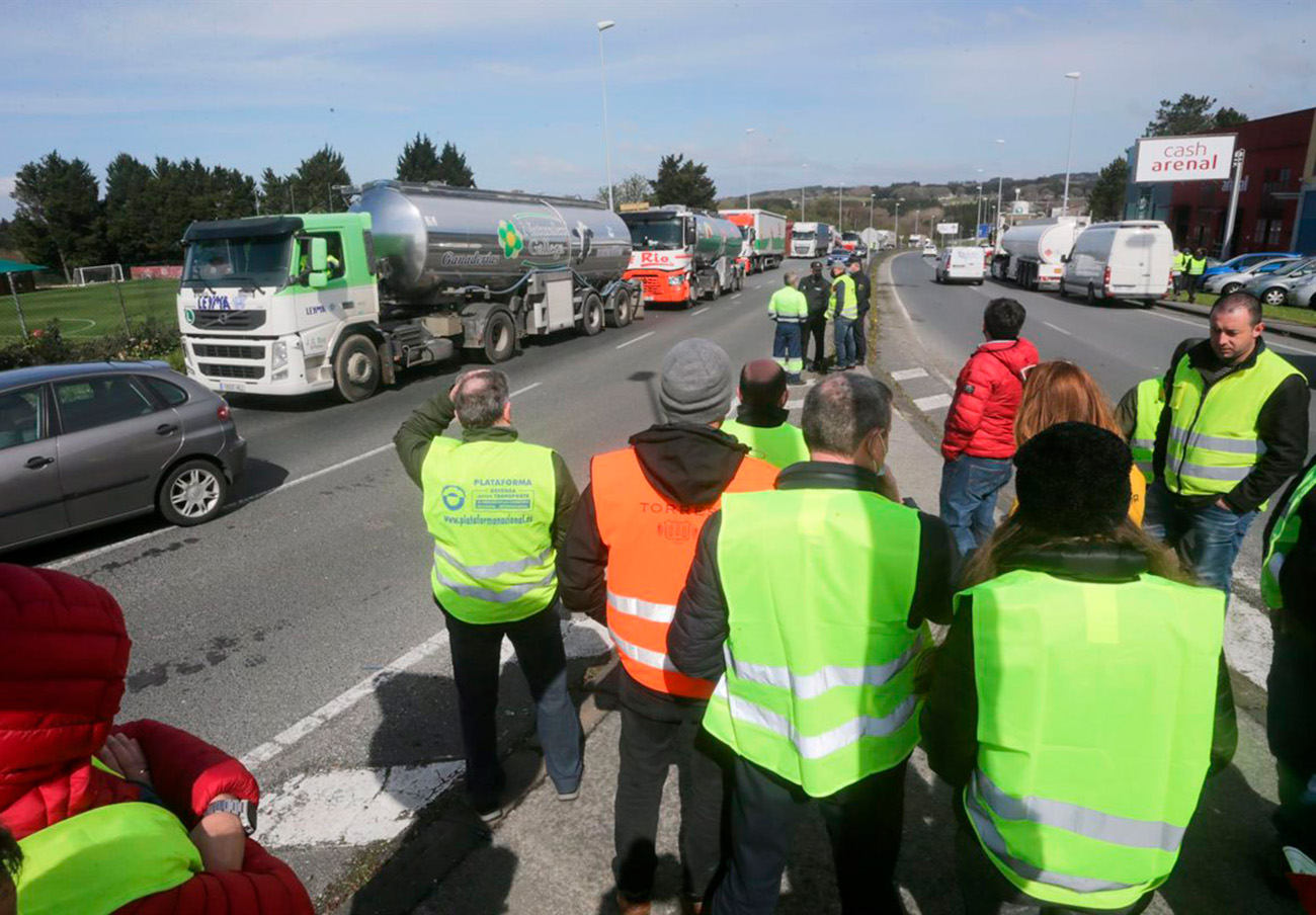 Asociaciones de consumidores piden calma y responsabilidad ante el paro de los transportistas