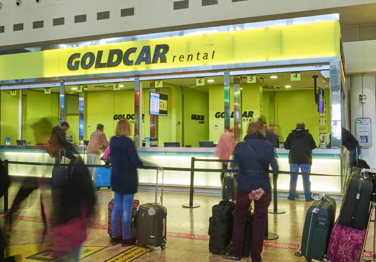 Sancionan con 11.000 euros a Goldcar por cobrar a un cliente que devolvió el coche una hora tarde