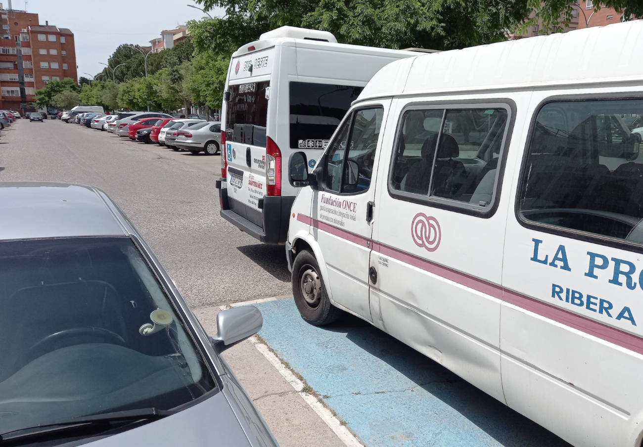 FACUA pide más aparcamientos adaptados junto al Centro de Educación Especial La Luz de Badajoz