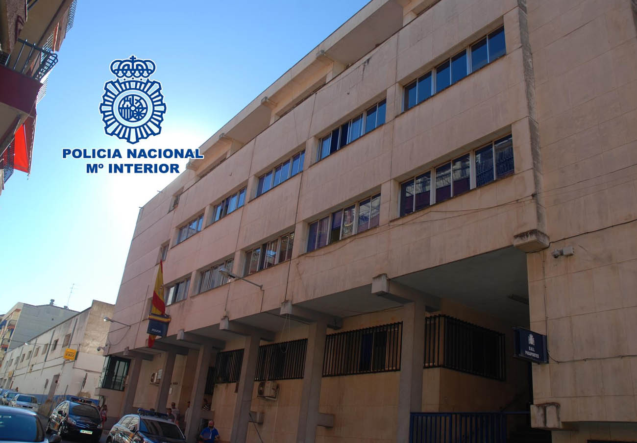 Detenidas 25 personas en Linares acusadas de integrar una red de estafas por internet