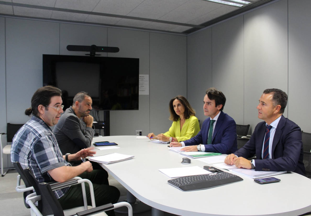 FACUA Andalucía reclama a la Junta medidas específicas de protección al consumidor para las VTC