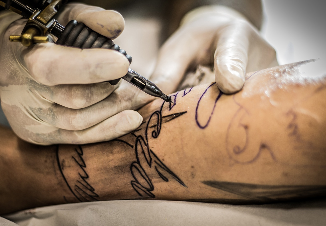 Ordenan la retirada de la tinta para tatuar Viking Ink Black Dynamite por incluir una sustancia prohibida