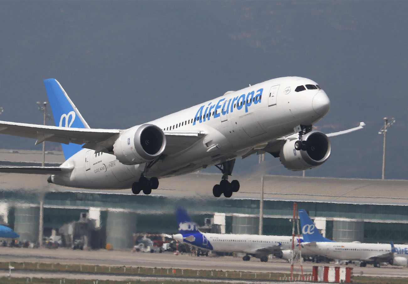  Air Europa, condenada a pagar una compensación por denegar el embarque a un bebé que viajaba sin asiento