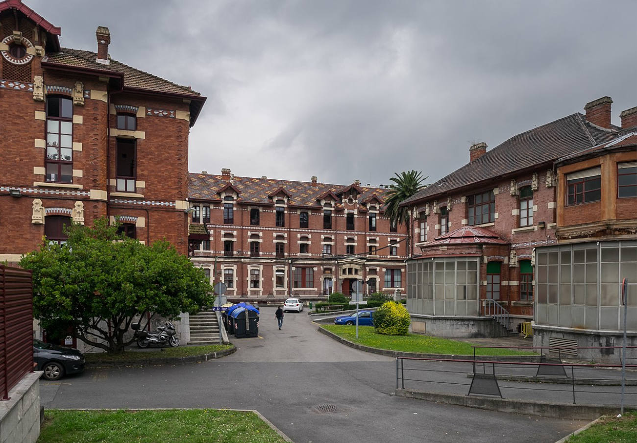 FACUA Euskadi denuncia las largas esperas y la falta de personal sanitario en el hospital de Basurto