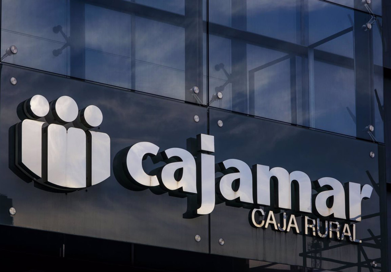FACUA insta a Cajamar a bonificar un mes las cuentas con cuota de mantenimiento por su caída del servicio