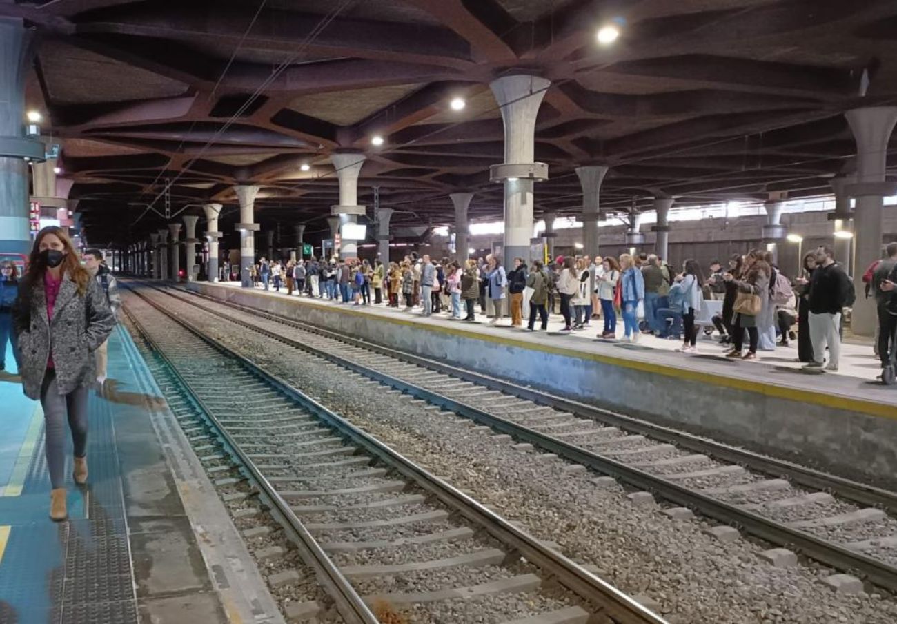 FACUA Asturias pide reintegrar los billetes del tren tras la avería del 27 de marzo en la línea de Avilés