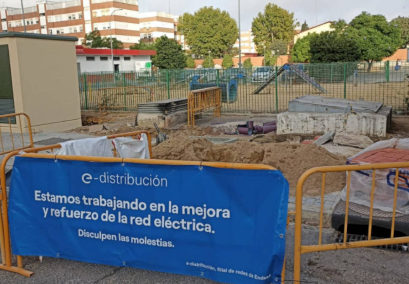 FACUA Sevilla logra que Endesa retire un antiguo transformador inoperativo en el barrio de La Oliva