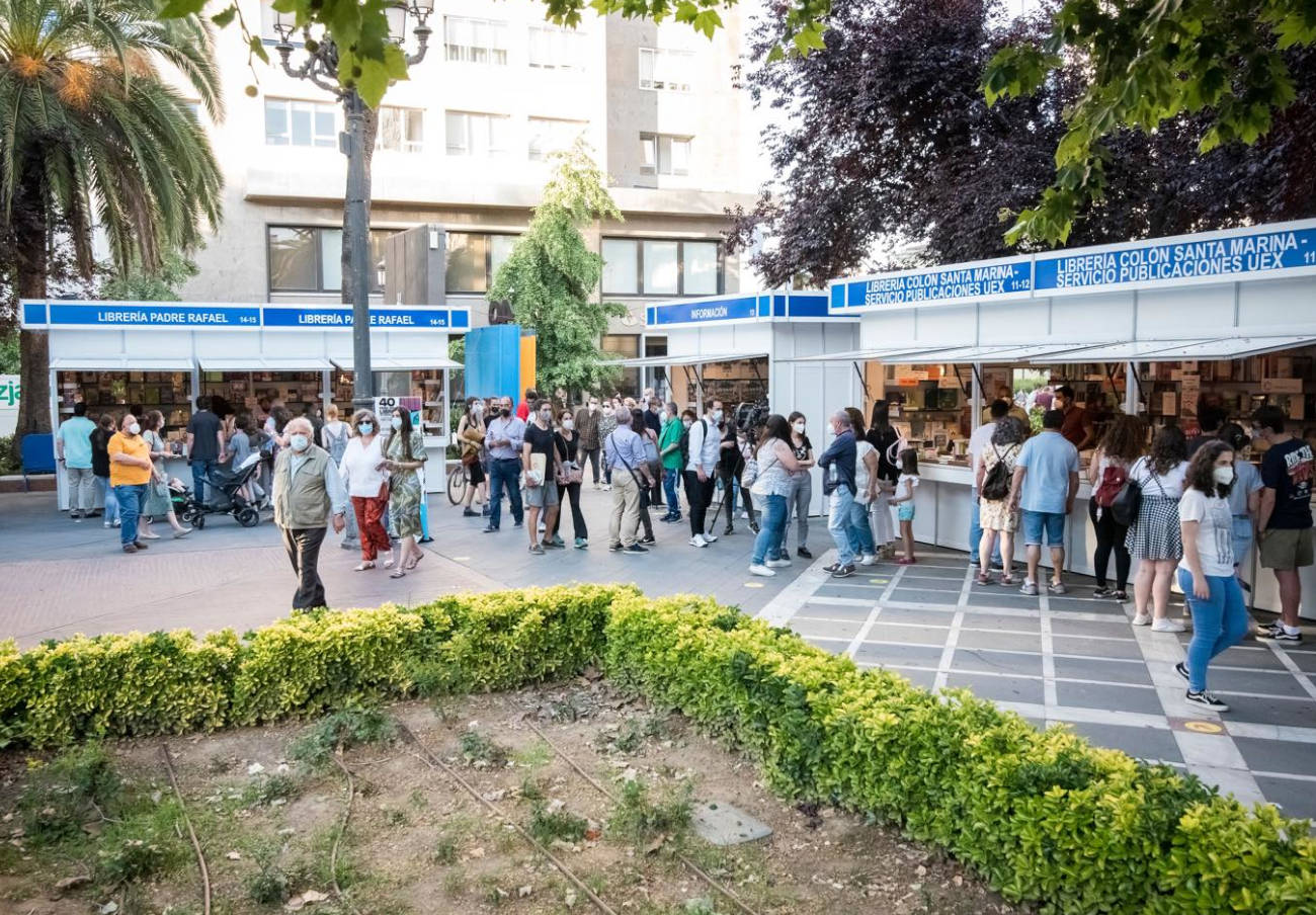 Feria del Libro de Badajoz 2023: La Diputación niega por tercer año consecutivo el pago en efectivo 