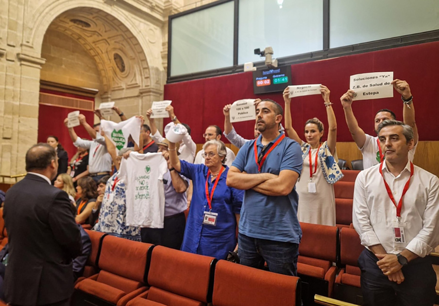 FACUA Sevilla lamenta la expulsión de manifestantes de Marea Blanca del Parlamento andaluz