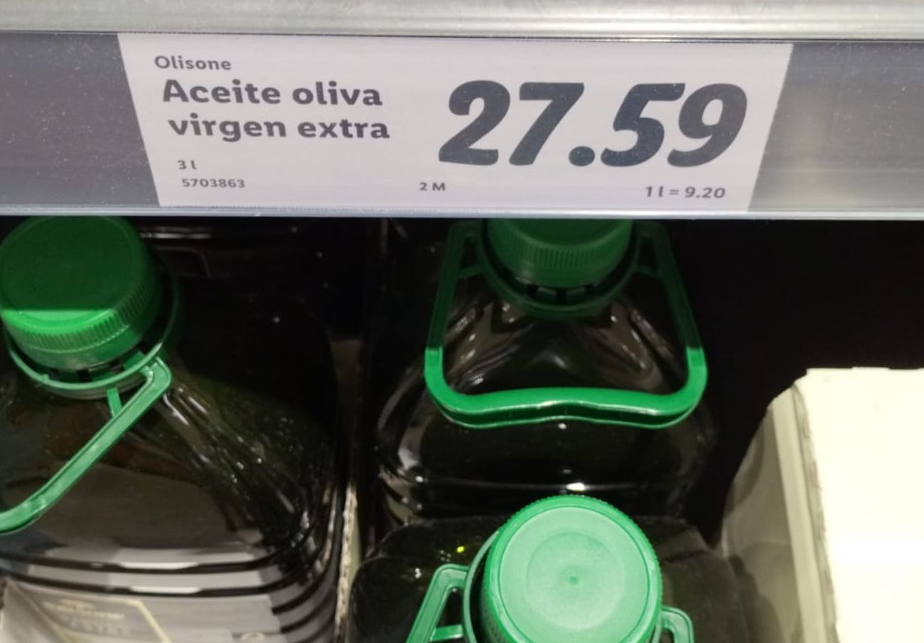 Aceite de oliva: FACUA denuncia en la CNMC a 8 supermercados por precios idénticos en sus marcas blancas