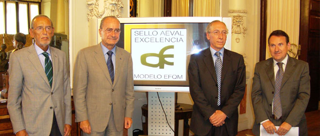 FACUA Málaga presente en la entrega de la certificación de excelencia a la Empresa Malagueña de Transportes